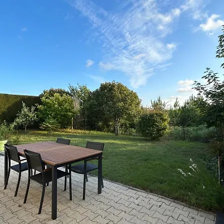 Jolie Maison De Avec Terrasse Et Jardin *