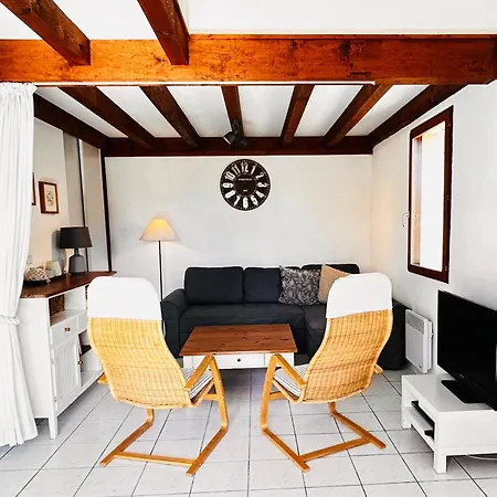 Jolie Maison De Avec Terrasse Et Jardin *