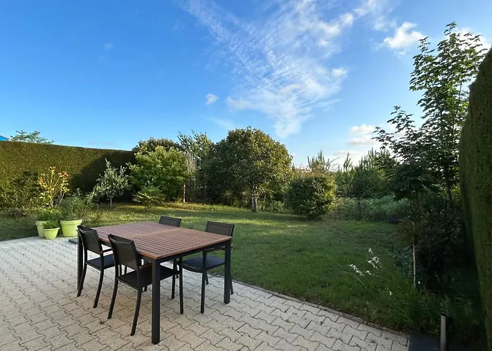 Jolie Maison De Avec Terrasse Et Jardin *