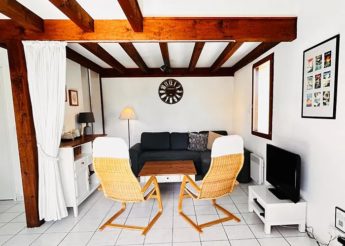 Jolie Maison De Avec Terrasse Et Jardin *